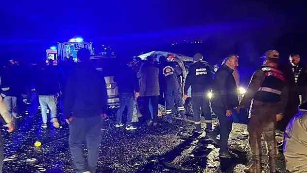 Korkunç kaza: 4 Ölü, 5 yaralı