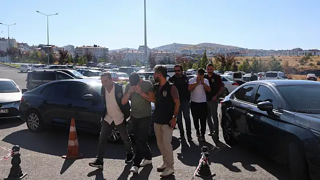 Konuşmak için gittikleri şahsı öldürdüler