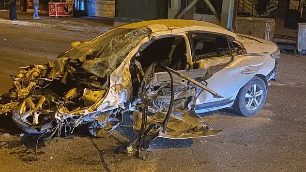 Korkunç kaza: 22 yaşındaki sürücü hayatını kaybetti