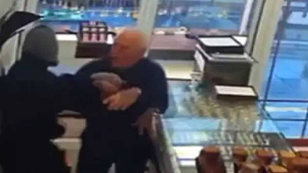 Kuyumcu soygunu: Silahlı şüpheliler 1,5 Kilo altınla kaçtı