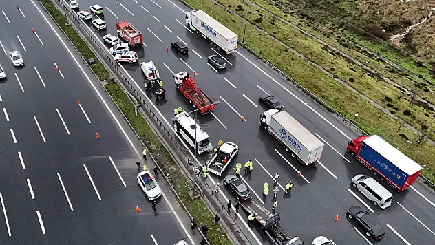 Kuzey Marmara Otoyolu'nda polis servisi kaza yaptı: 30 yaralı
