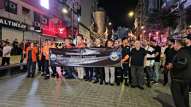 Marmara Depremi'nde hayatını kaybedenler anıldı