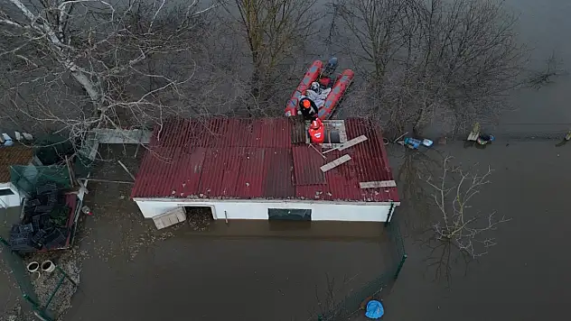 Meriç Nehri taştı, vatandaşlar zamanla yarıştı