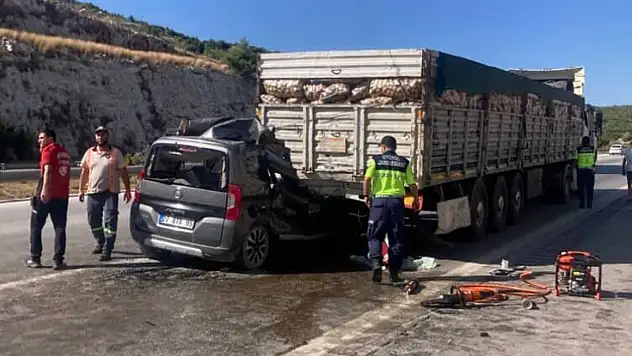 Mersin-Adana otoyolunda feci kaza: 5 ölü, 1 ağır yaralı
