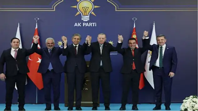 Muhalefetten 7 belediye başkanı AK Parti'ye katıldı