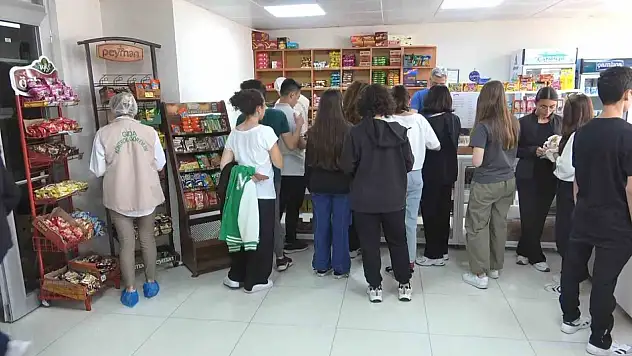 Okul kantinlerinde fiyatlar arttı: Tost 80, açma 25 lira