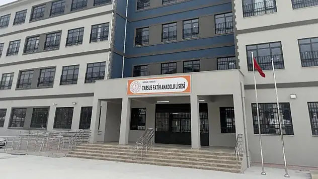 Okula tabancayla gelen öğrenci gözaltına alındı