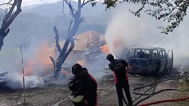 Önce komşusunu öldürdü ardından evini ve aracını ateşe verdi