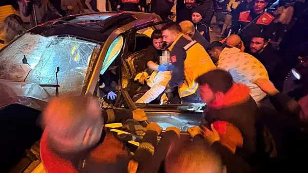 Otomobil yüksek hızla motosiklete çarptı: 1 ölü