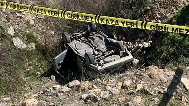 Otomobilin çukura uçması sonucu 2 kişi hayatını kaybetti