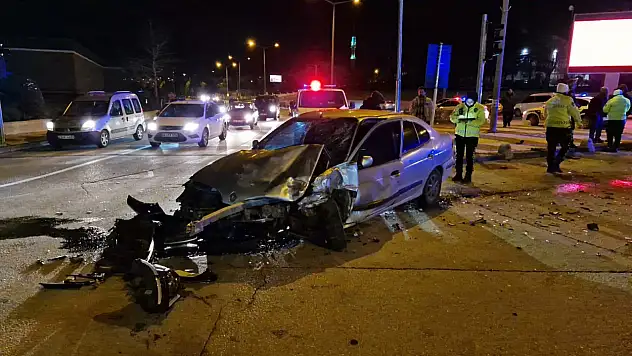 Polisten kaçan şüpheliler kaza yaptı: 3 yaralı