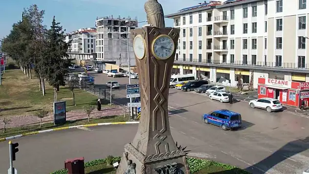 Saat kulesi 4 yıldır 04.17'yi gösteriyor