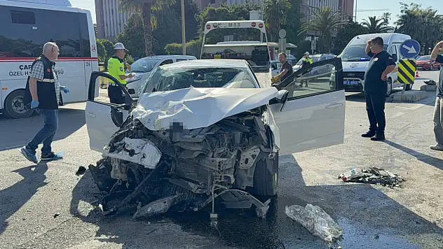 Samsun'da halk otobüsü ile otomobil çarpıştı: 1 ölü, 6 yaralı