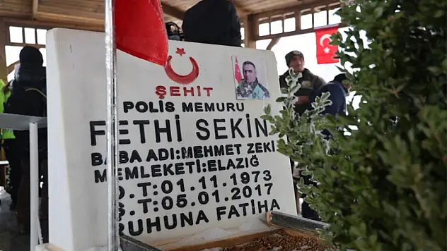 Şehit Polis Memuru Fethi Sekin, kabri başında anıldı