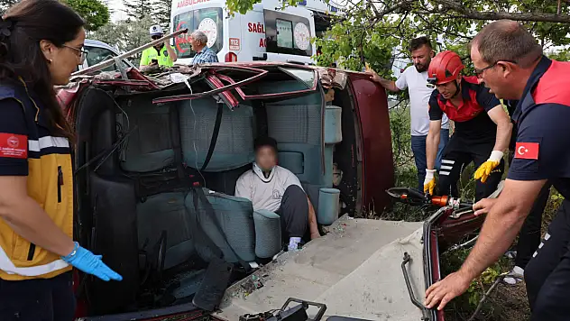 Sınava yetişmek isterken kaza yaptılar: 3 öğrenci yaralandı