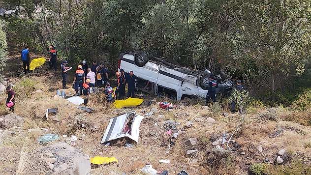 Sivas'ta katliam gibi kaza: 4 ölü, 10 yaralı