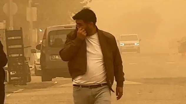 Suriye'den gelen toz bulutu, Türkiye'ye giriş yaptı