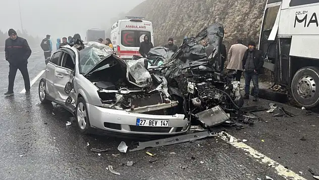 TAG Otoyolu'nda zincirleme kaza: 2 ölü, 10 yaralı