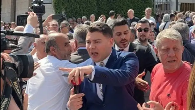 TBMM önünde Kılıçdaroğlu ve Özel destekçileri arasında gerginlik
