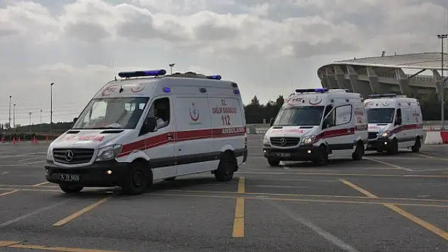 Trafikte yeni dönem: Ambulans gelince radyo frekansı üzerinden anons yapılacak