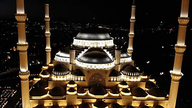 Üç aylar aynı yılda ikinci kez başlıyor