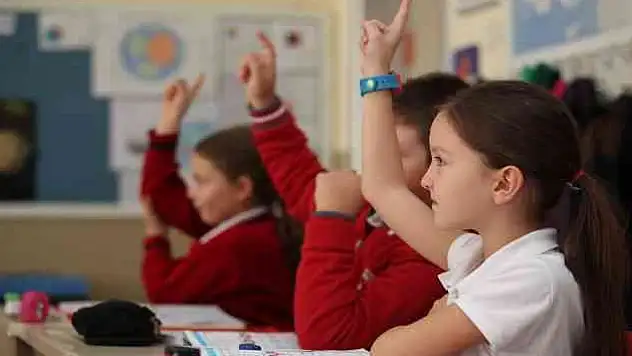 Uyum zili çalıyor: Minik öğrenciler pazartesi okula adım atıyor