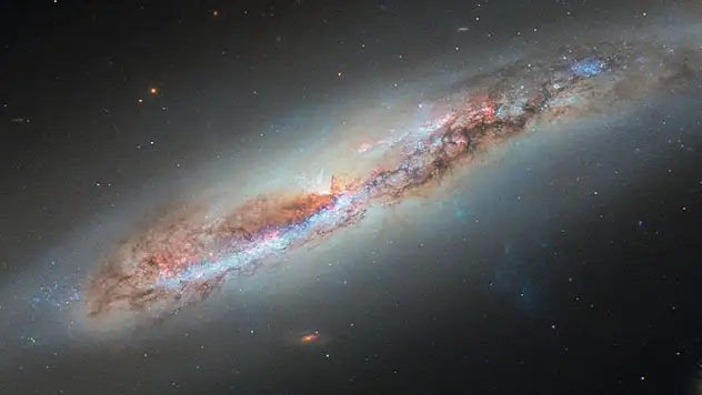 Uzaydaki mavi patlamaların sırrı çözüldü