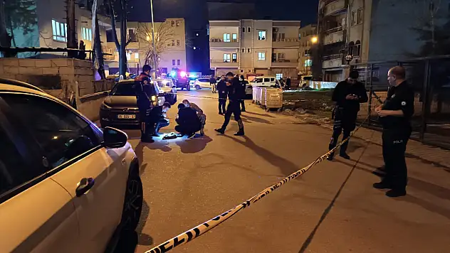 Uzun namlulu silahla rastgele ateş açtı, 2 yaralı