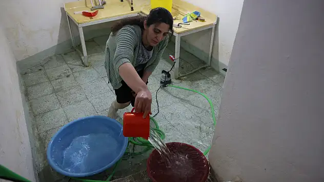 Yeraltı kaynakları evlerin altından patlak verdi: onlarca evin bodrumunu su bastı