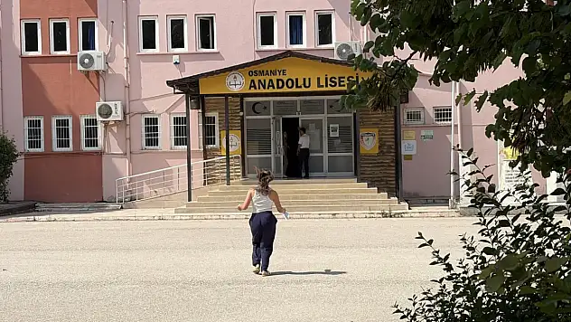 YKS maratonunda adaylar ter döktü: Kimi geç kaldı kimi son dakika yetişti