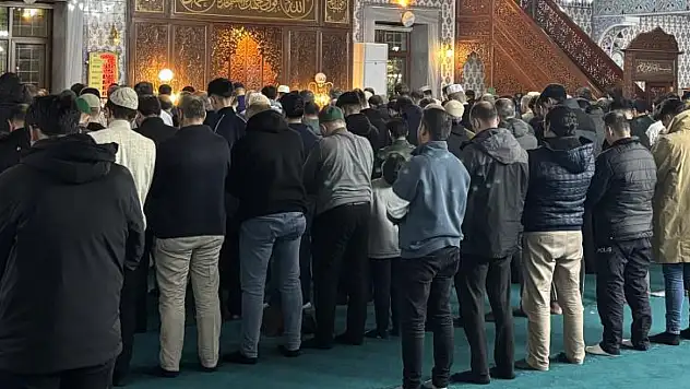 Yurt genelinde teravih coşkusu