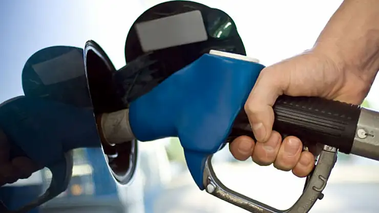 Akaryakıta indirim geliyor: Benzin ve motorin fiyatları düşüyor!