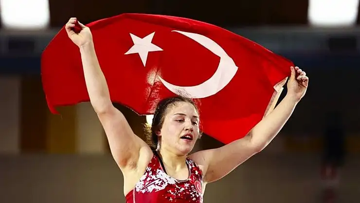 Beyzanur Akkuş'tan Avrupa'da altın zafer