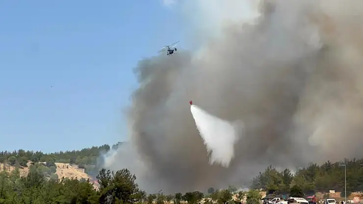 Çanakkale'de orman yangını: İtfaiye ekibi alevlerin arasında kaldı