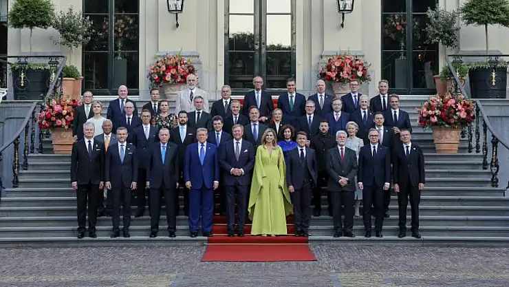 Cumhurbaşkanı Erdoğan, NATO liderleri aile fotoğrafına katıldı