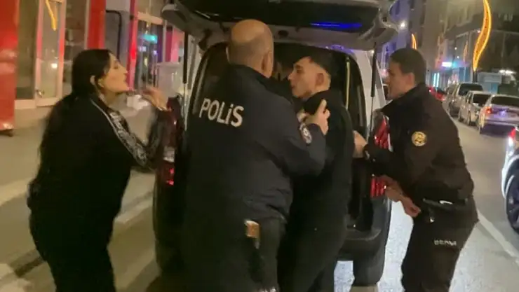 Dükkan basıp polise direnen şahıslar gazetecilere de saldırdı