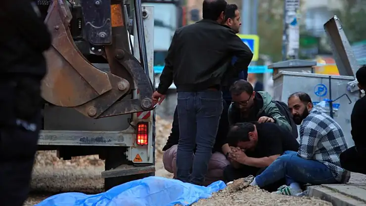 Ekmek almaya giderken kepçenin altında kalan yaşlı adam hayatını kaybetti