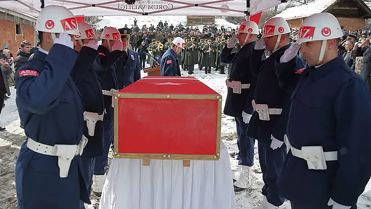 Gözyaşları sel oldu! Pençe-Kilit şehidi son yolculuğuna uğurlandı