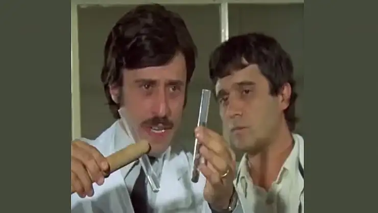 Hababam Sınıfı sahnesi gerçek oldu! Deney sırasında patlama yaşandı