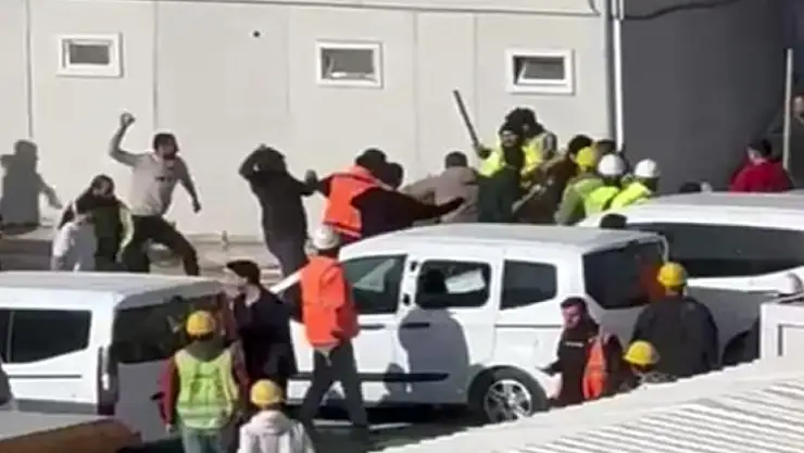 İnşaat işçileri arasında taşlı sopalı kavga