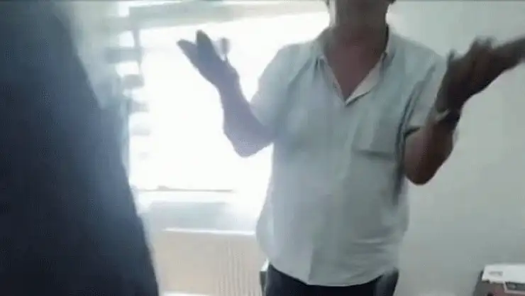 İşten çıkarılan kadın, şantiye şefinin üzerine kaynar su döktü
