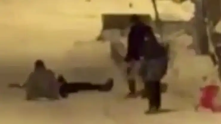 Karda kayak keyfi hastanede bitti! Genç kızın duvara çarpma anı kamerada