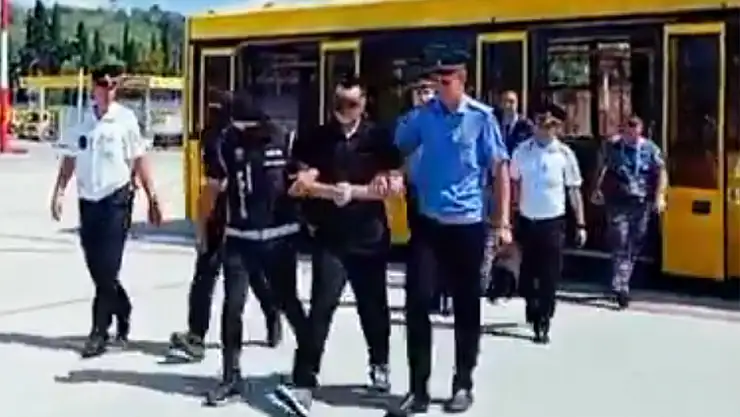 Kırmızı bültenle aranan 3 suçlu Rusya'dan Türkiye'ye getirildi