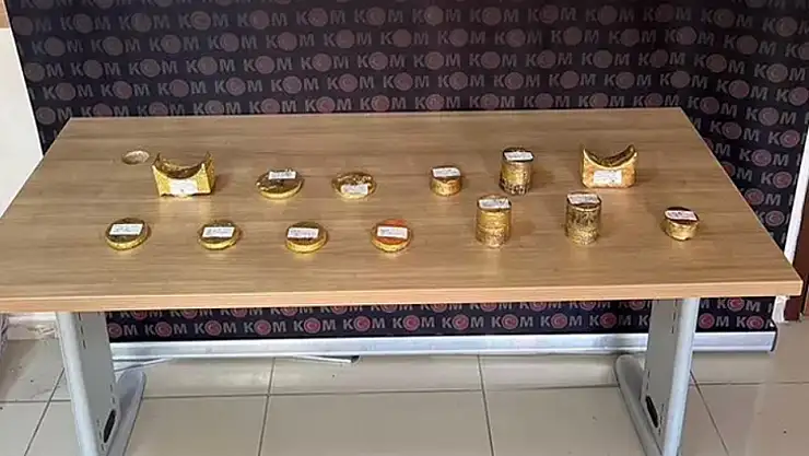 Kıyma ve hamur makinelerine gizlenmiş 61 kilo kaçak altın ele geçirildi