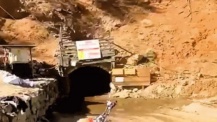 Krom madeninde göçük: İki işçi mahsur kaldı