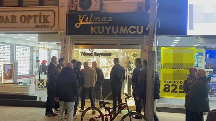 Kuyumcuda silahlı soygun: Çalışanın el ve ayağını bağlayan soyguncu 5 kilo altın çaldı