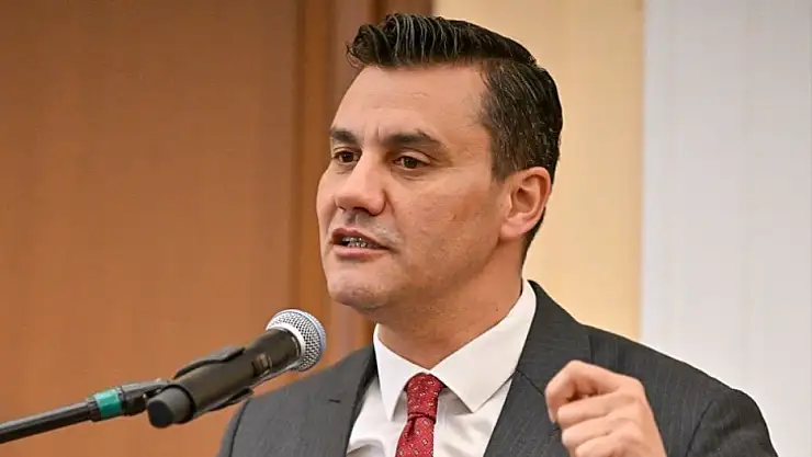 Manisa Büyükşehir Belediye Başkanı Ferdi Zeyrek hayatını kaybetti