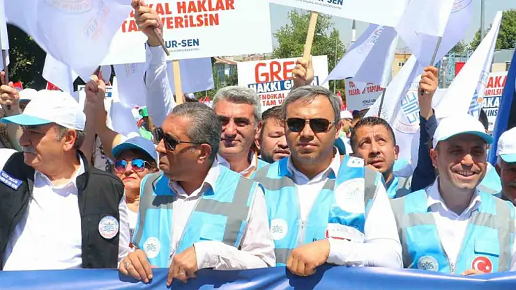 Memurlar iş bırakıyor