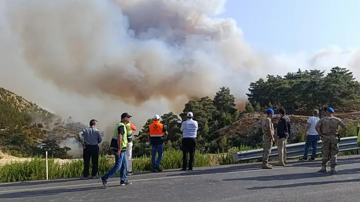 Mersin'deki orman yangını: 90 hane tahliye edildi