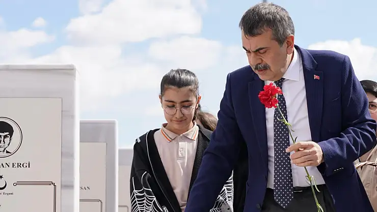 Milli Eğitim Bakanı Tekin, Şehit Öğretmenler Abidesi'ni ziyaret etti